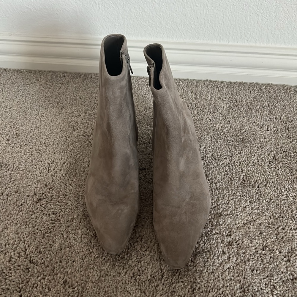 Vince "Hilda" smooth calf leather ankle booties - Picture 8 of 11